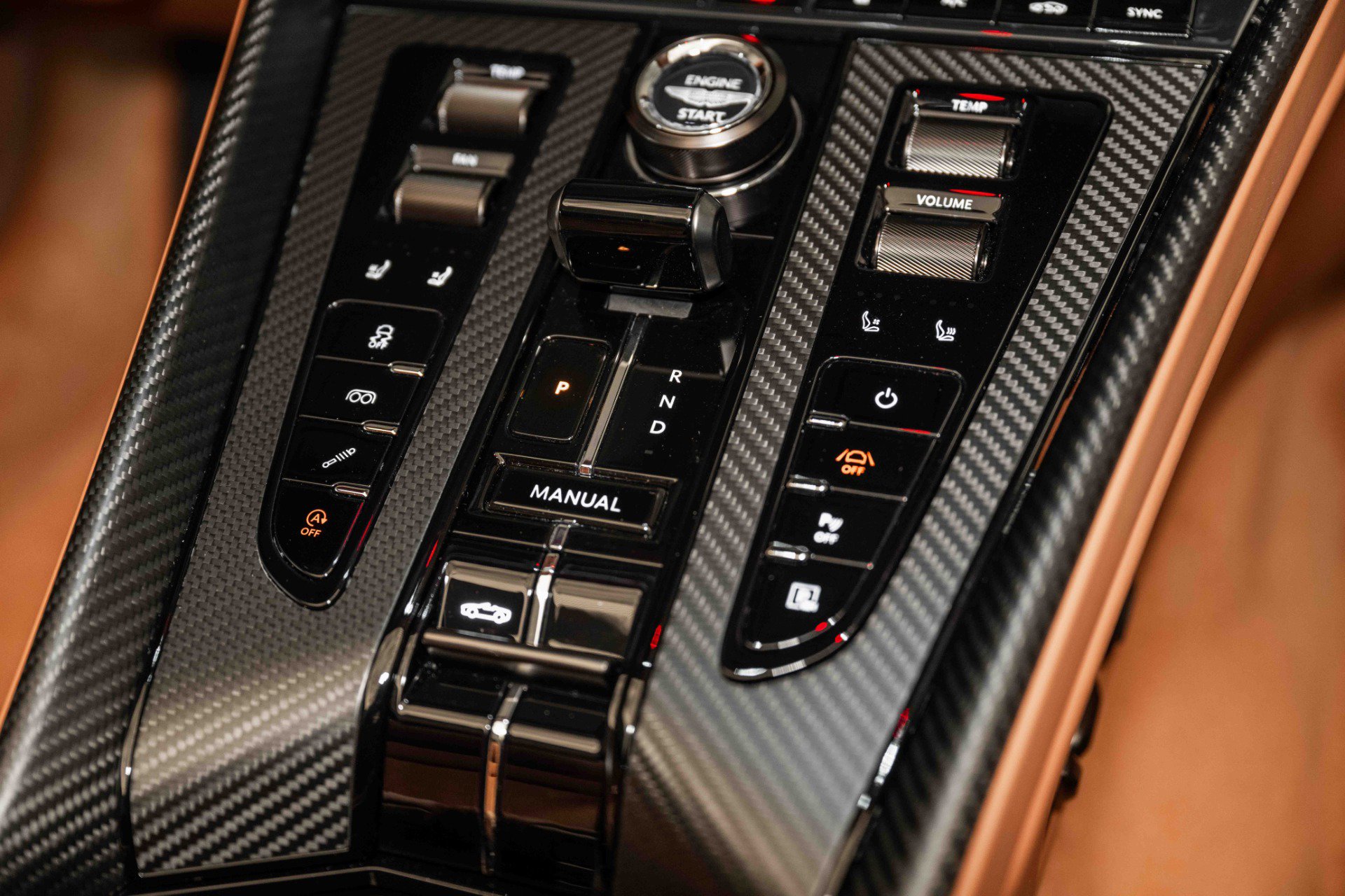 Used 2025 Aston Martin DB12 Convertible image 27