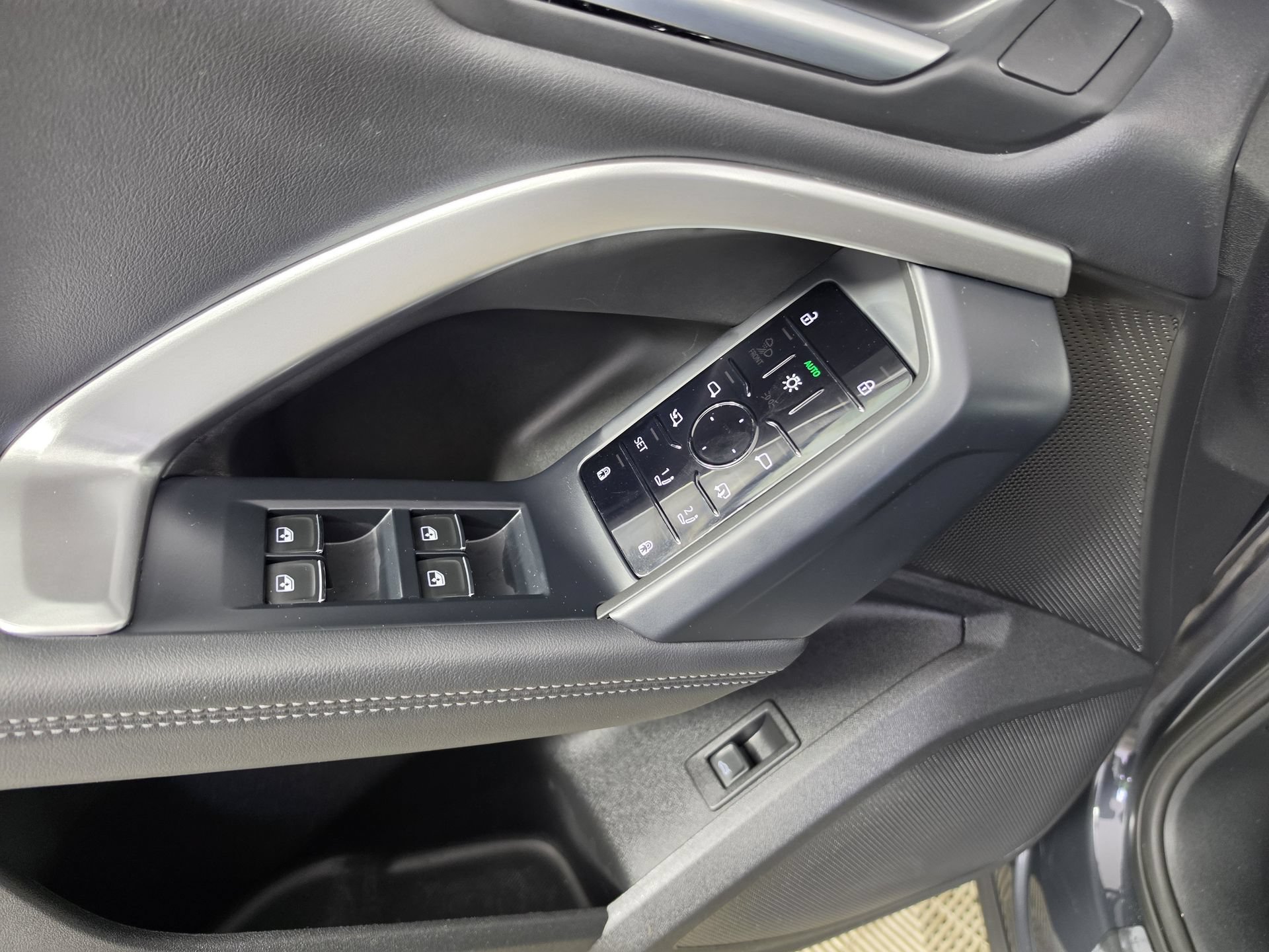 Used 2025 Audi Q5 Premium w/ Convenience Package AWD/4WD image 6
