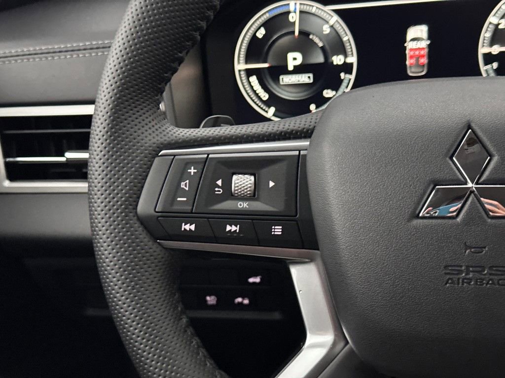 New 2025 Mitsubishi Outlander SE image 19