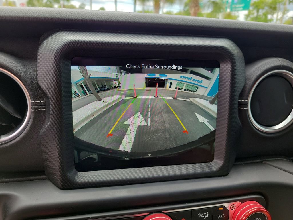 Used 2022 Jeep Wrangler Unlimited Sahara w/ Cold Weather Group image 34