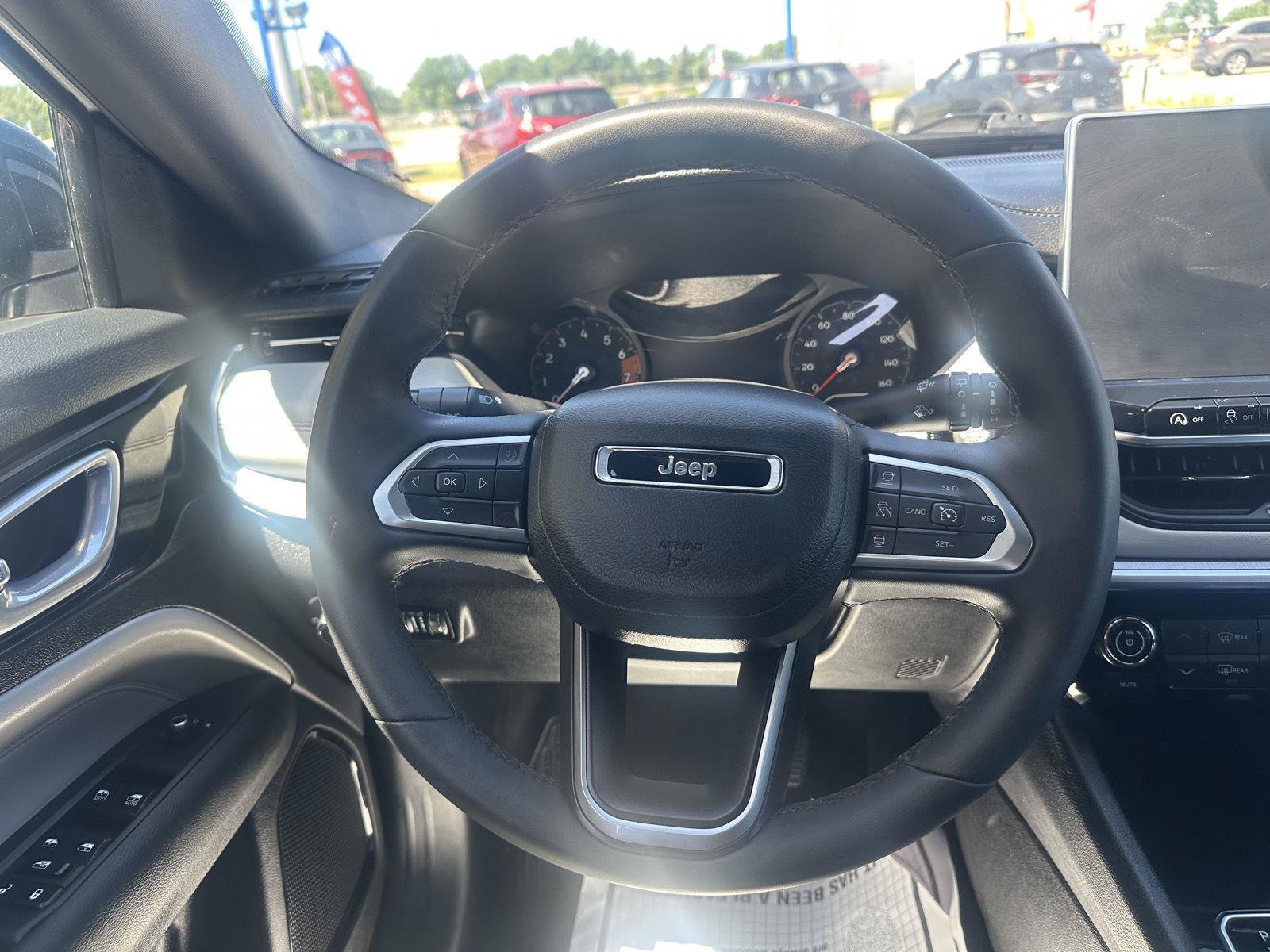 Used 2025 Jeep Compass Limited AWD/4WD image 33