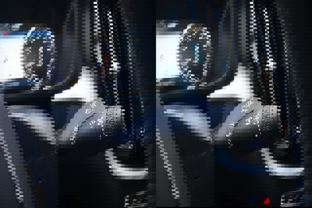 Used 2018 Volvo XC60 T5 Momentum w/ Convenience Package image 39