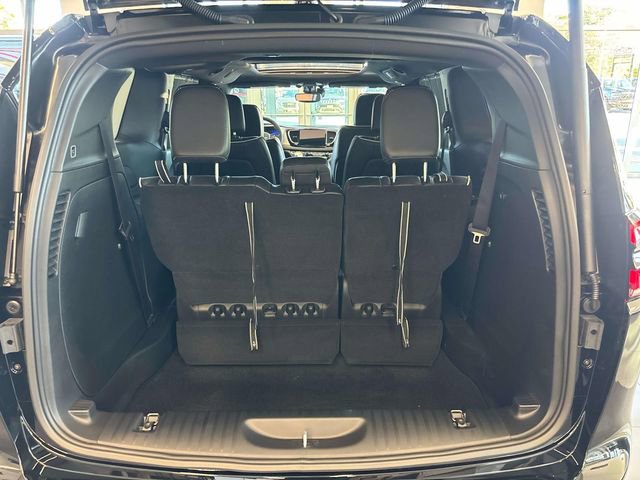 New 2026 Chrysler Pacifica Limited w/ S Appearance Package image 4