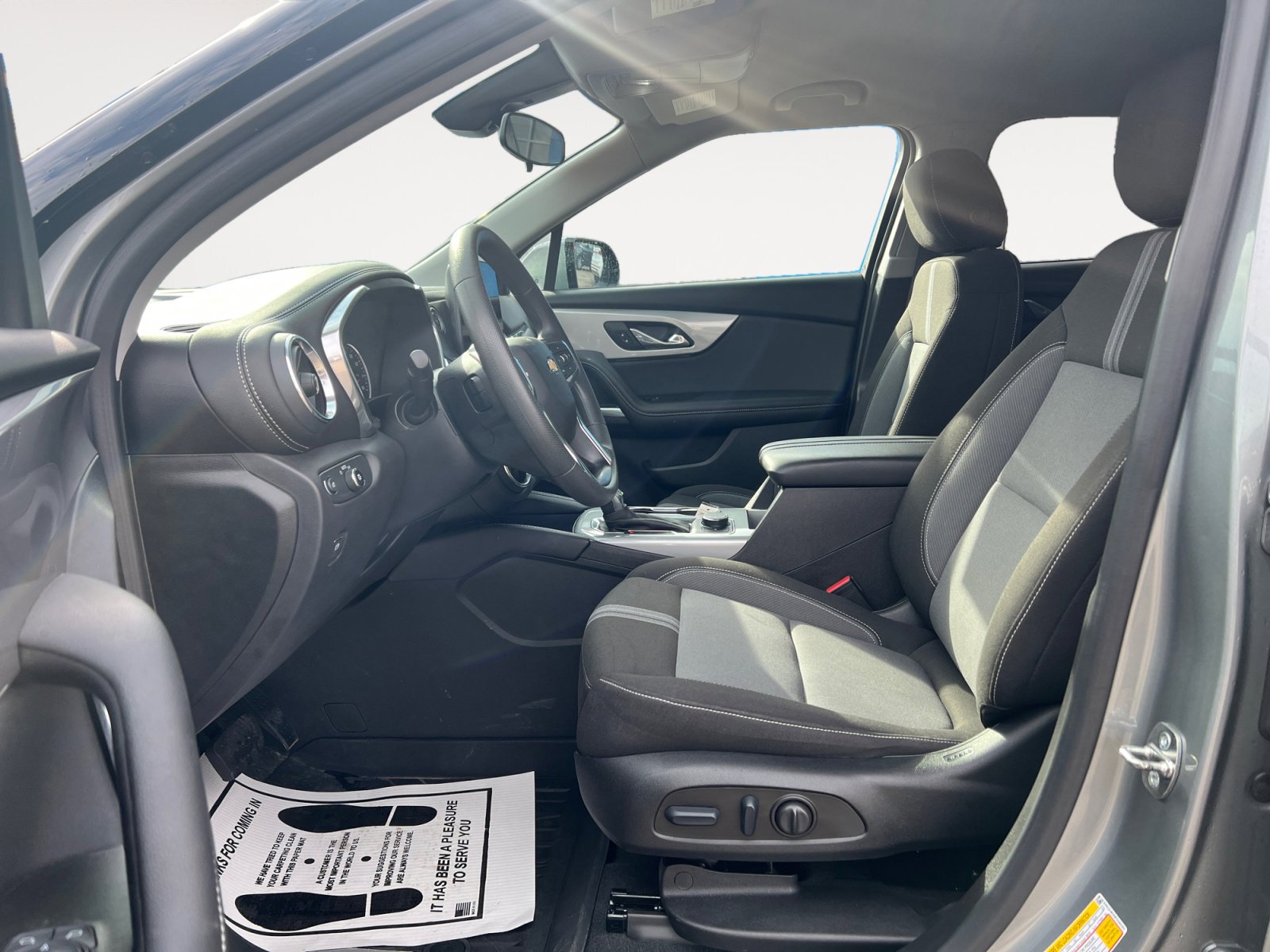 Used 2023 Chevrolet Blazer LT w/ Driver Confidence Package image 9