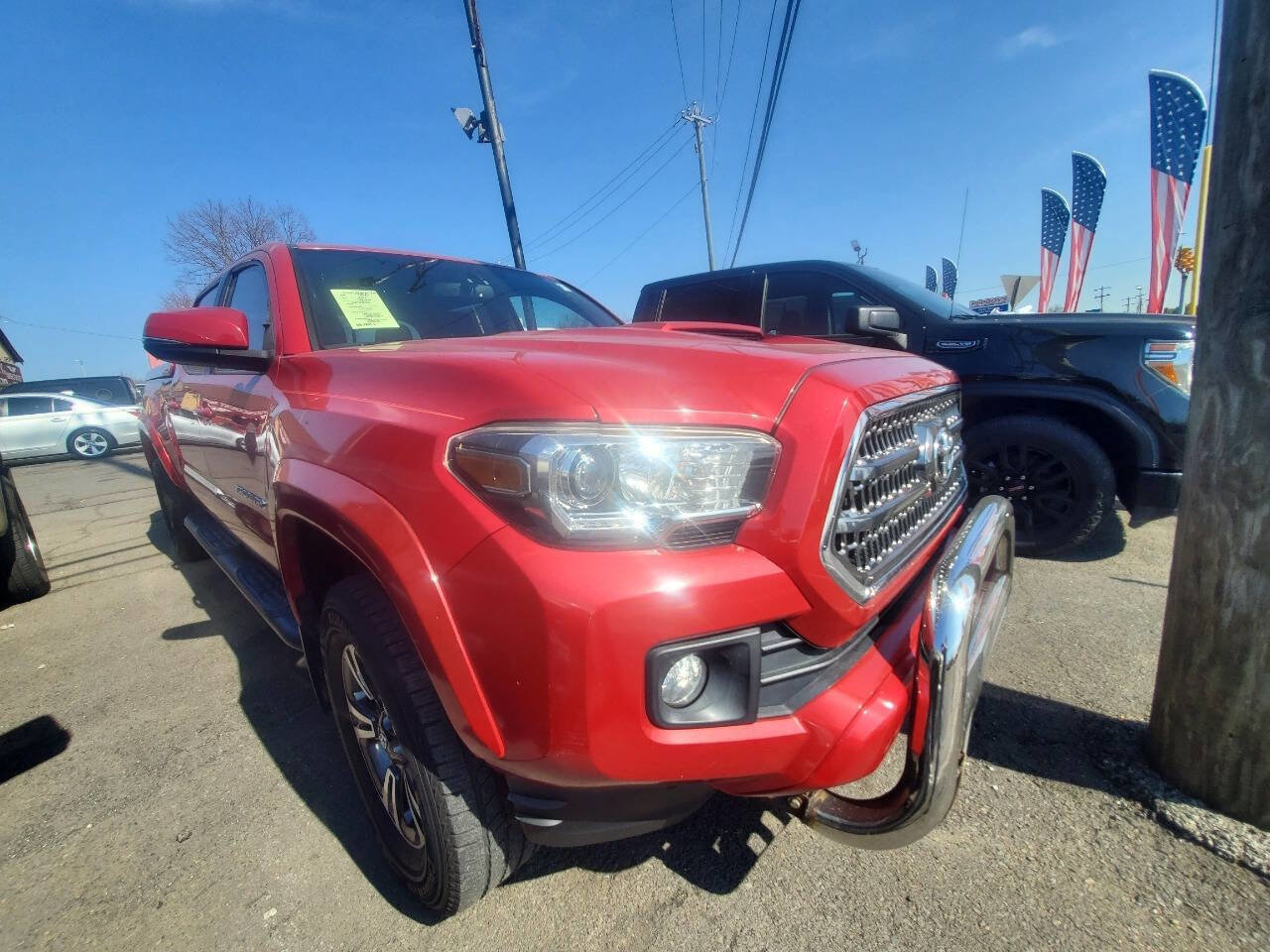 Used 2017 Toyota Tacoma TRD Sport w/ Exterior Package image 6