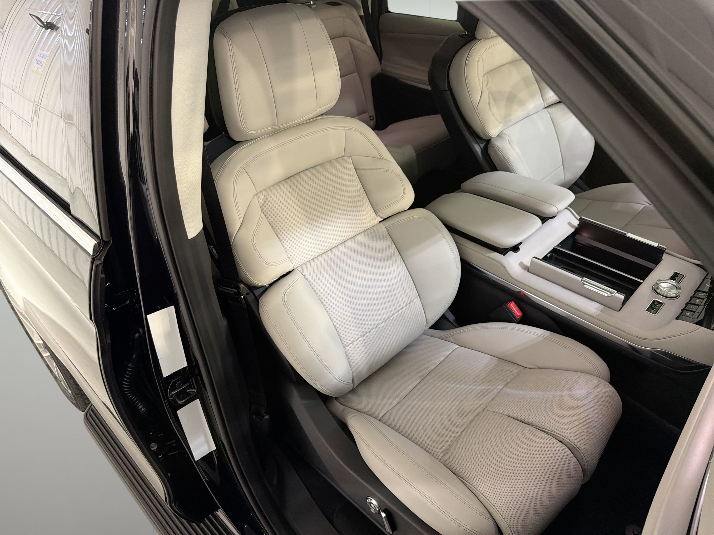 New 2026 Lincoln Navigator Premiere AWD/4WD image 29
