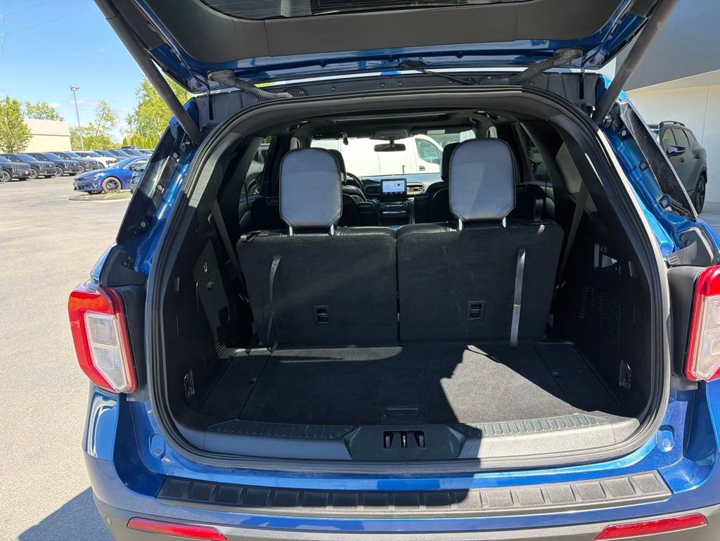 Used 2020 Ford Explorer XLT w/ Equipment Group 202A AWD/4WD image 16