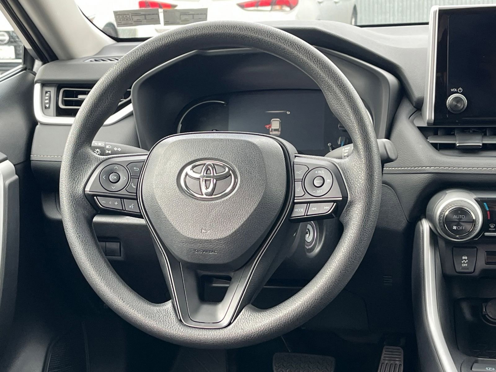 Used 2025 Toyota RAV4 LE image 27