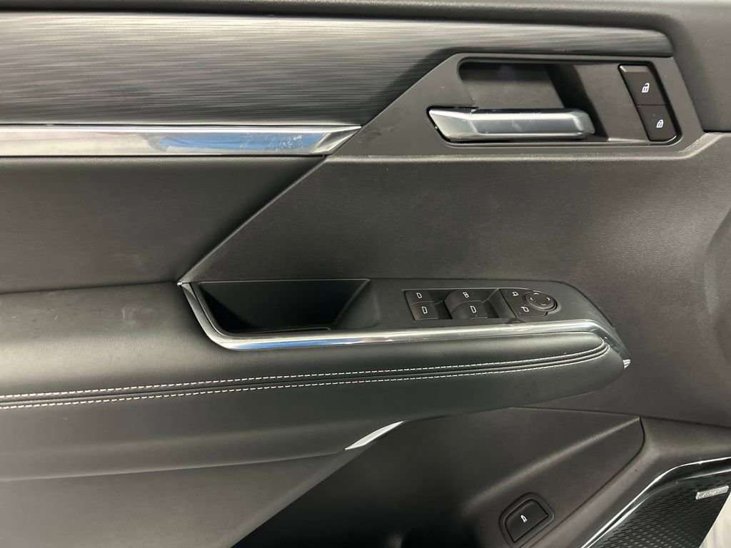 Used 2025 GMC Acadia Elevation image 14