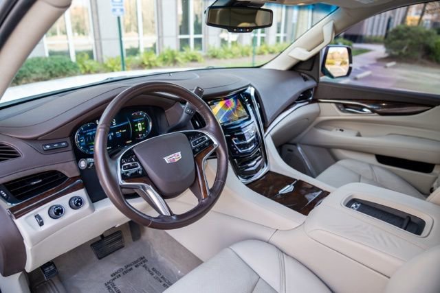 Used 2016 Cadillac Escalade Luxury image 23