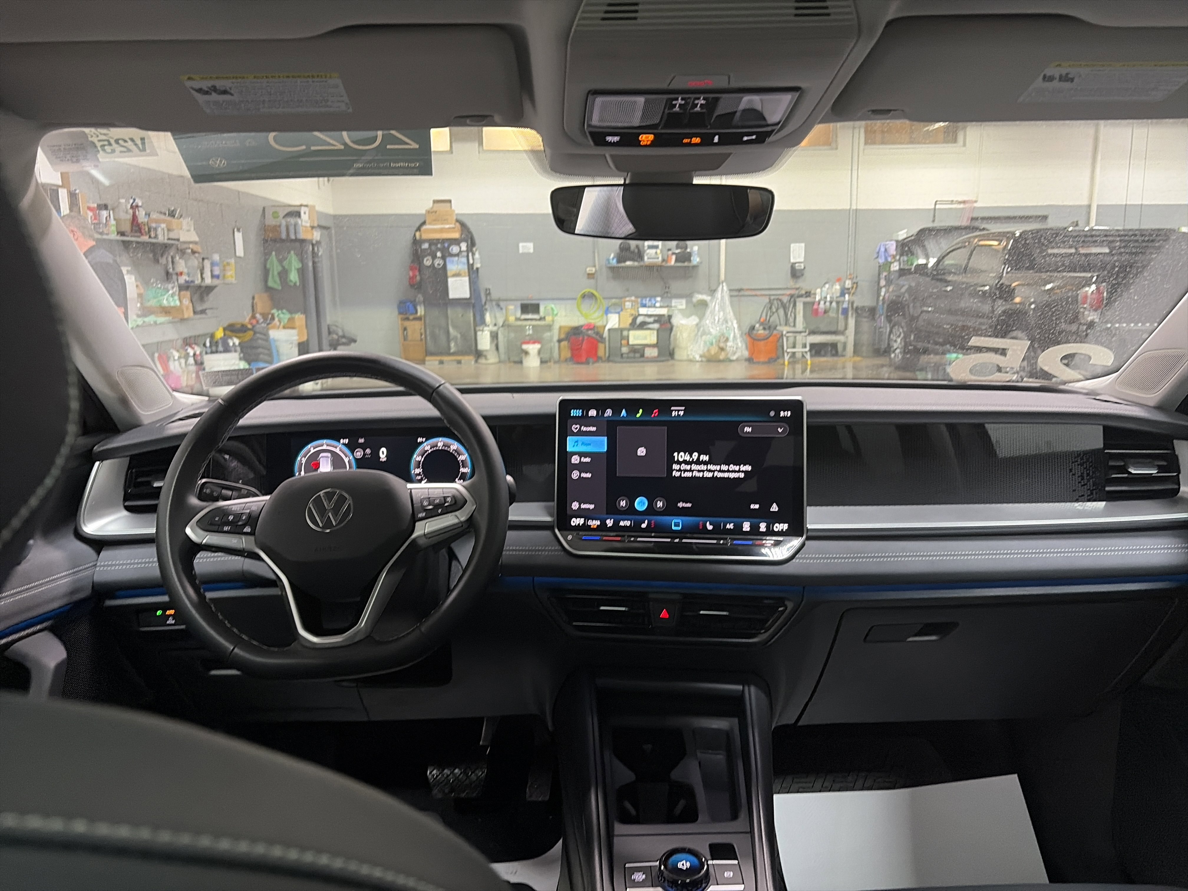 Certified 2025 Volkswagen Tiguan SE image 27