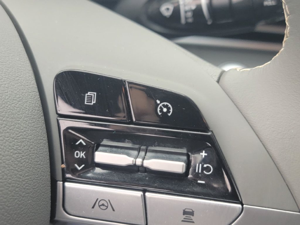 Used 2023 Hyundai Elantra SEL w/ Convenience Package FWD image 22