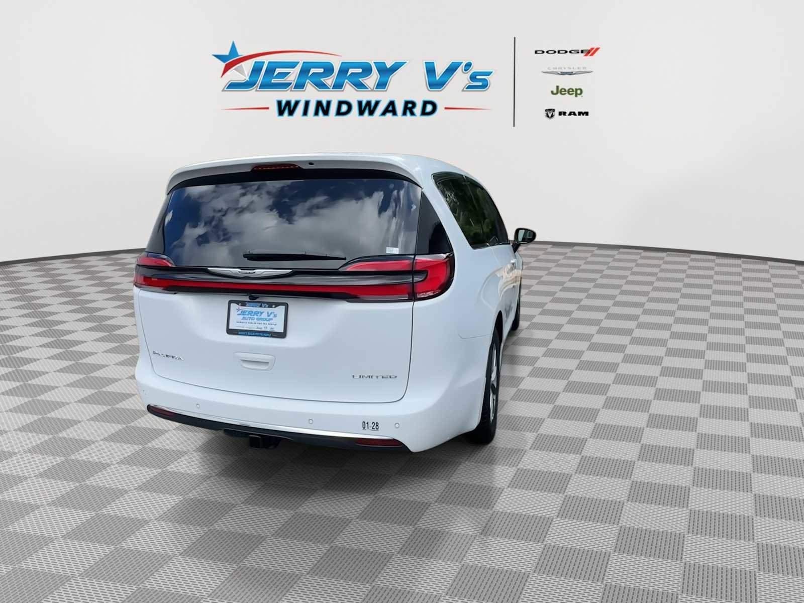 New 2026 Chrysler Pacifica Limited w/ Trailer Tow Group image 7