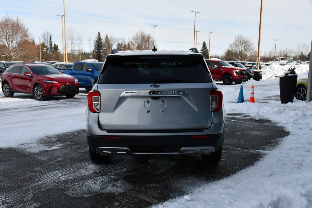 Used 2023 Ford Explorer XLT w/ Equipment Group 202A image 5