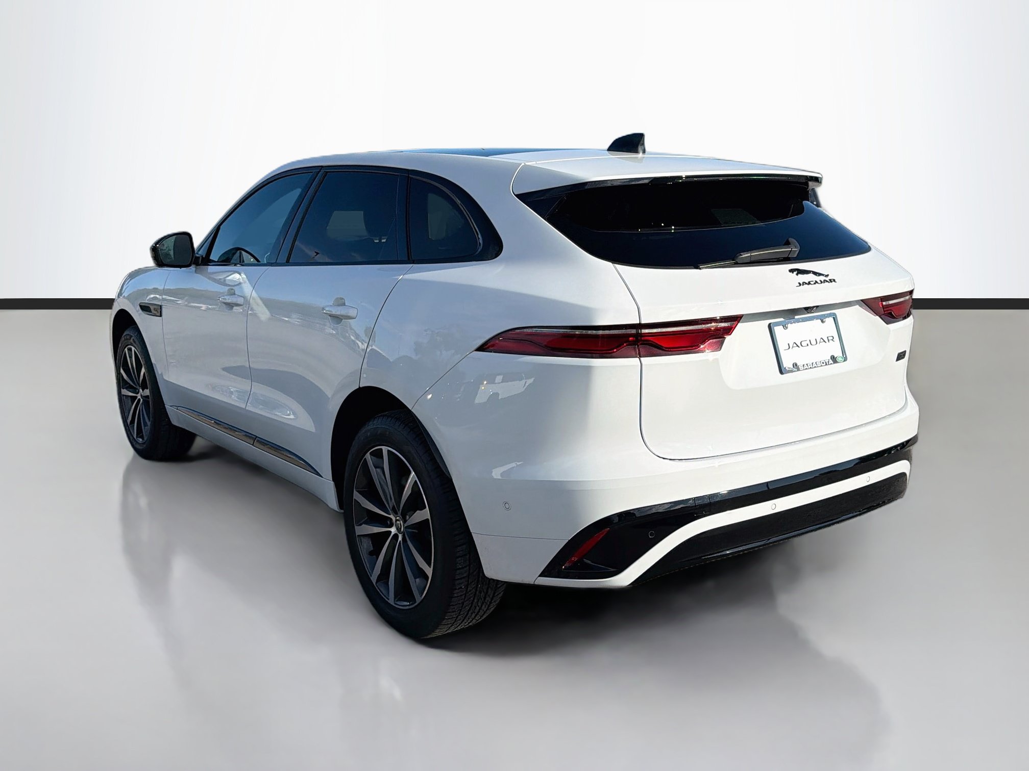 Used 2026 Jaguar F-PACE R-Dynamic S AWD/4WD image 3