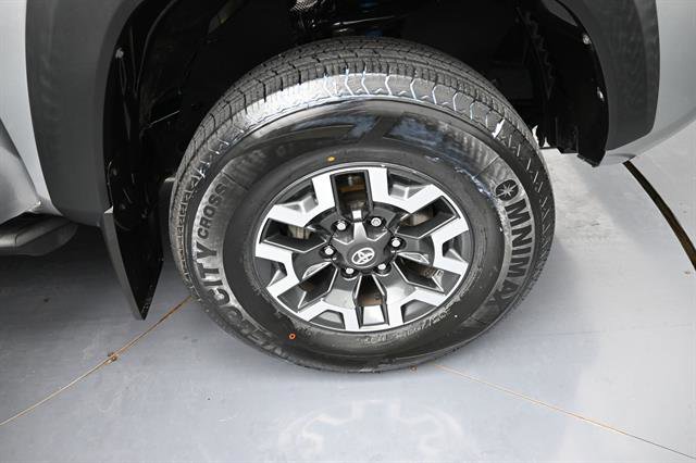 Certified 2023 Toyota Tacoma TRD Off-Road AWD/4WD image 24