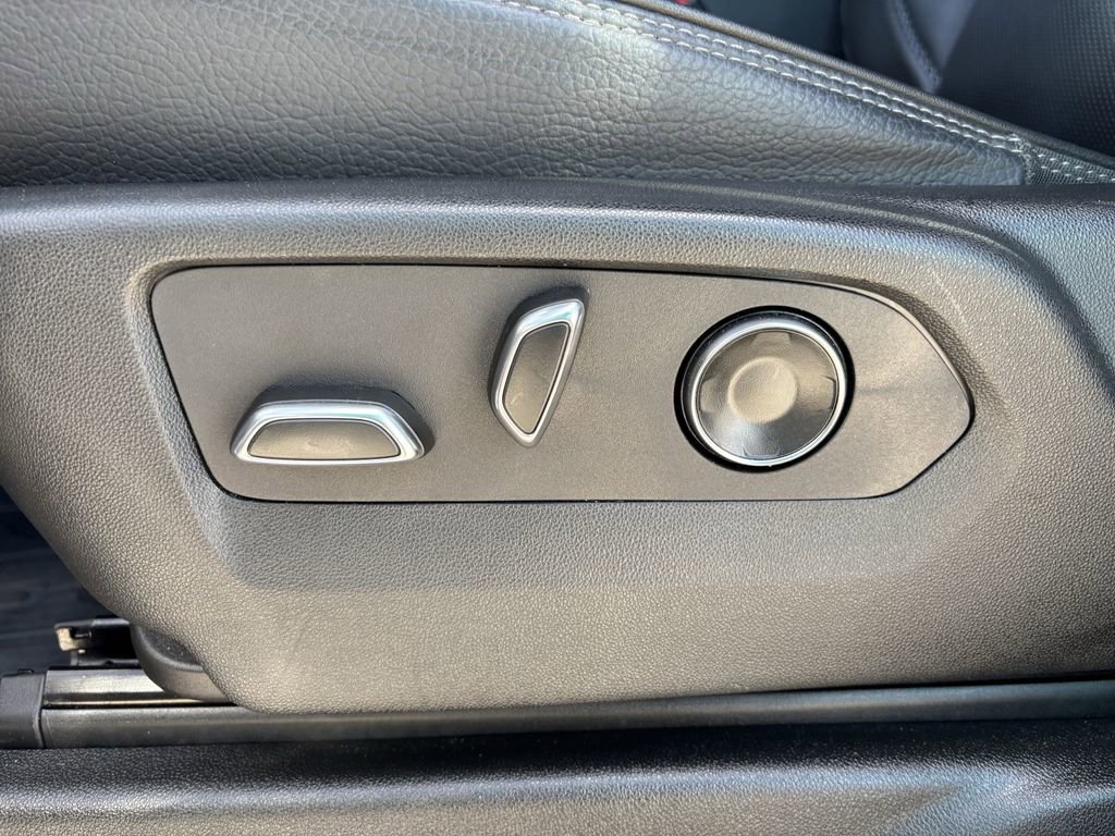 Used 2024 GMC Yukon Denali w/ Advanced Technology Package image 24