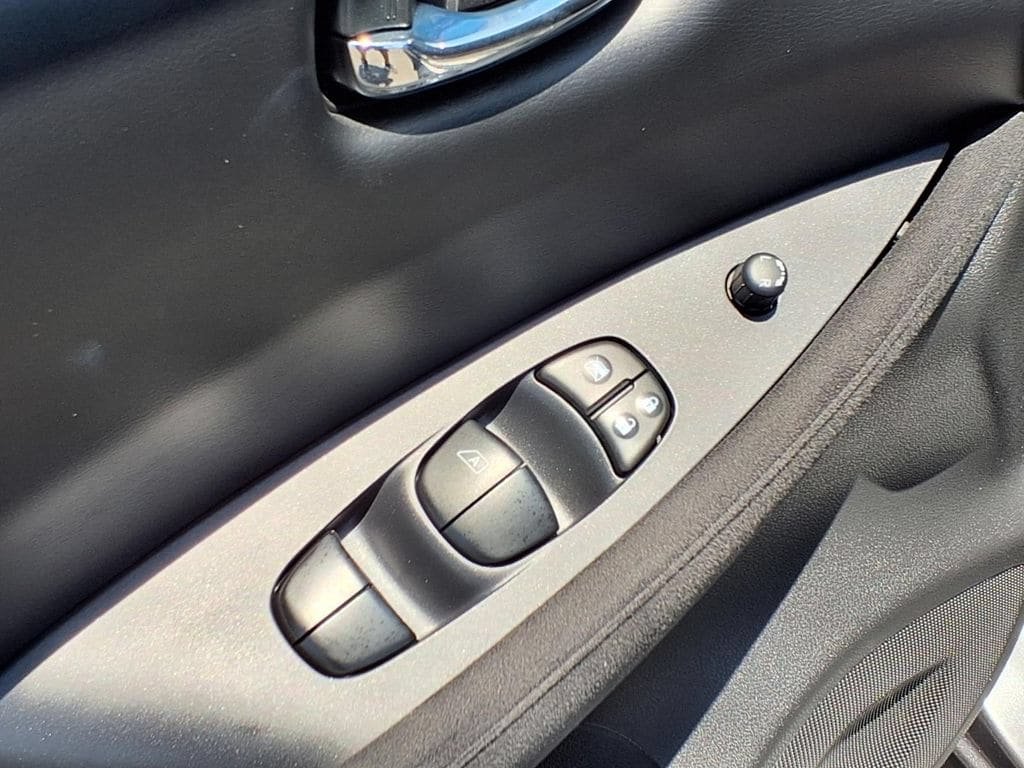 Used 2016 Nissan Leaf S FWD image 27