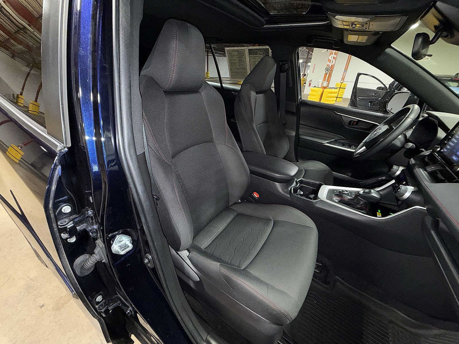 Used 2021 Toyota RAV4 SE w/ Weather & Moonroof Package AWD/4WD image 16