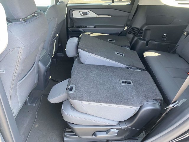 New 2026 Ford Explorer Active RWD image 5