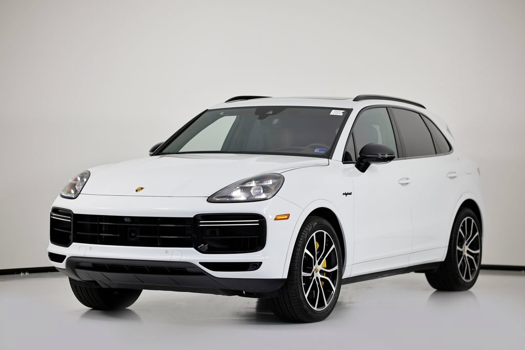 Certified 2023 Porsche Cayenne Turbo S AWD/4WD image 1
