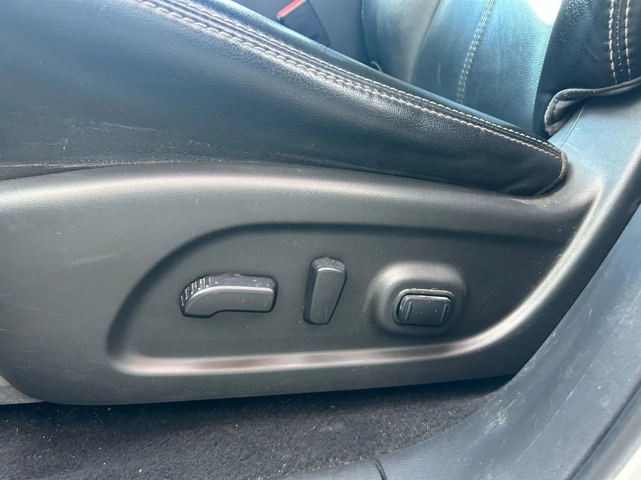 Used 2020 Nissan Pathfinder SL image 18