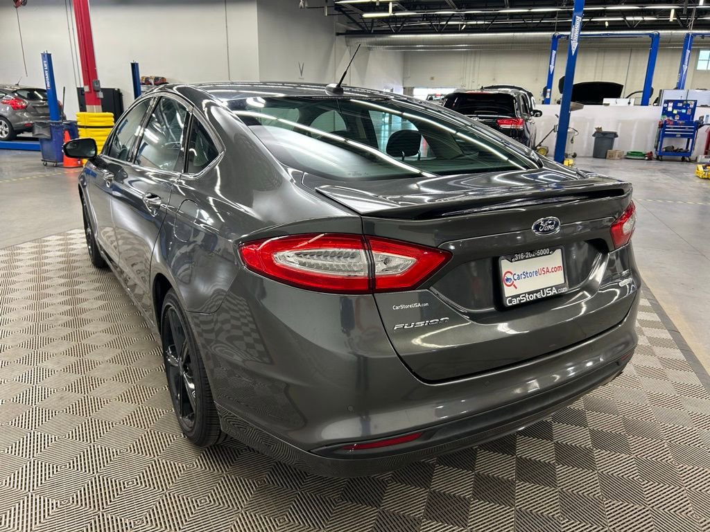 Used 2016 Ford Fusion SE FWD image 8