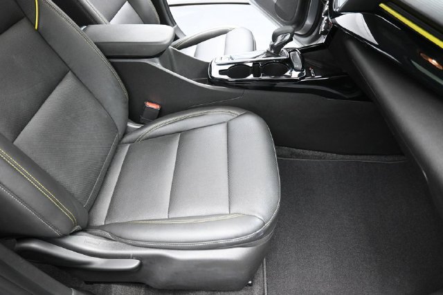 Used 2024 Chevrolet Trax ACTIV w/ Sunroof Package FWD image 32
