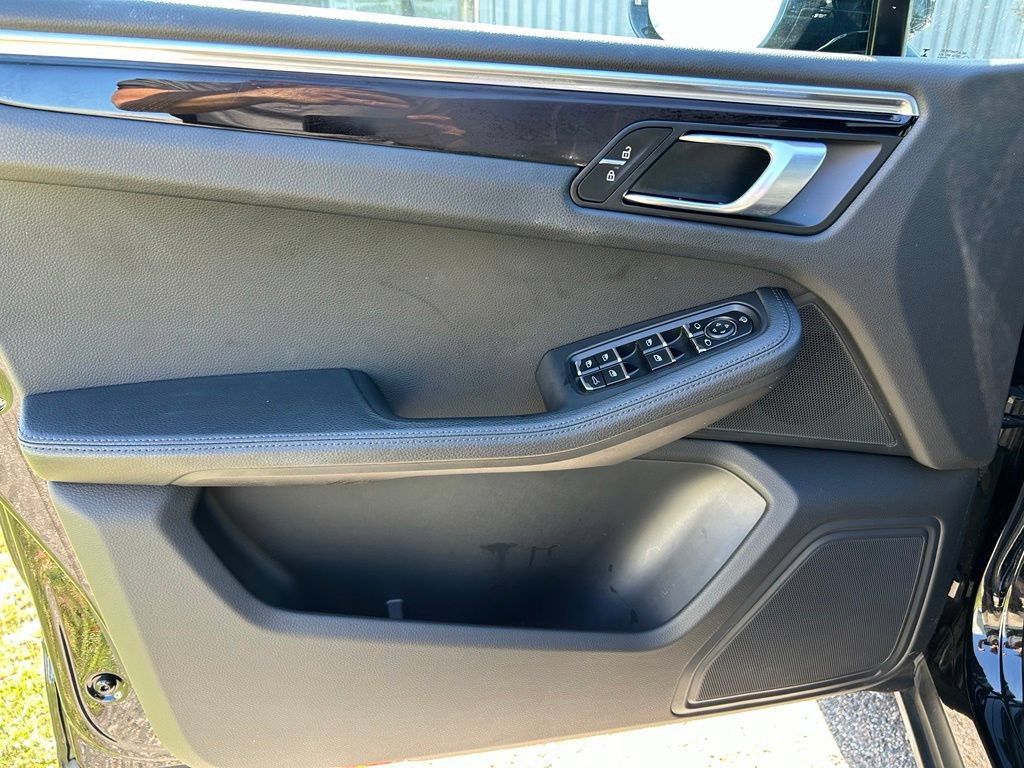 Used 2023 Porsche Macan Turbo AWD/4WD image 19