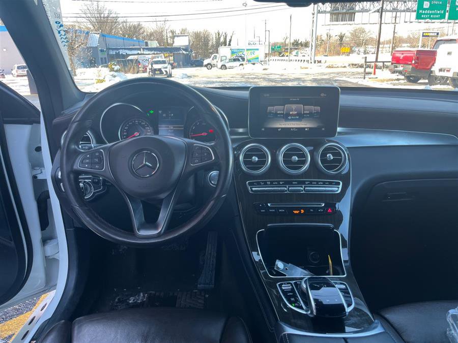 Used 2017 Mercedes-Benz GLC 300 4MATIC image 37