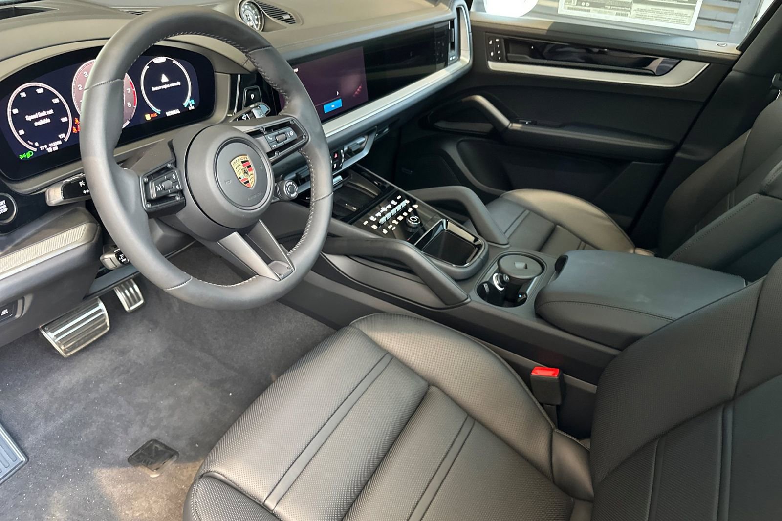 New 2025 Porsche Cayenne Coupe image 4