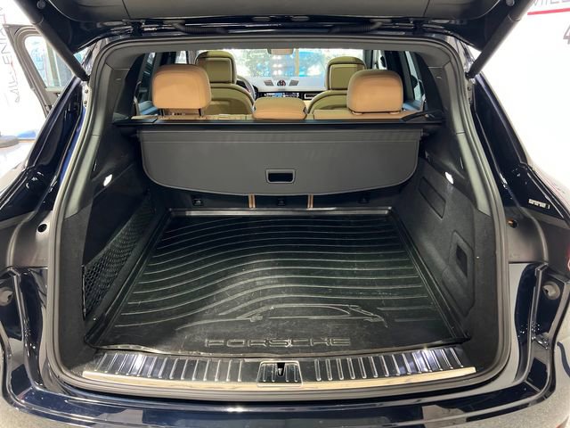 Used 2023 Porsche Cayenne Platinum Edition image 39