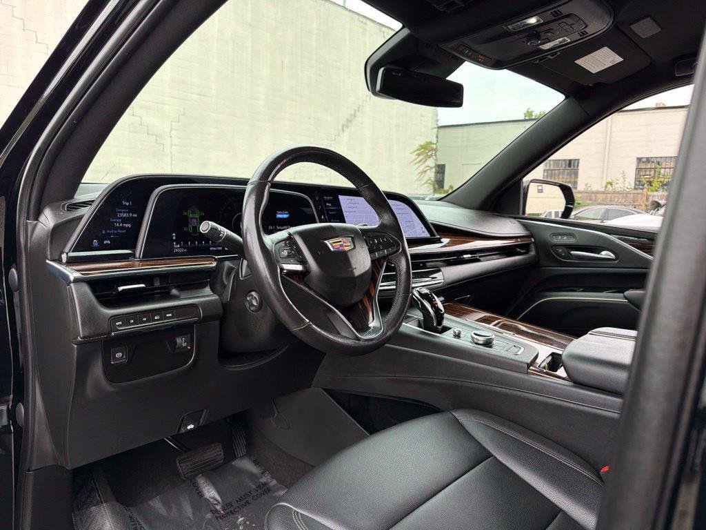 Used 2023 Cadillac Escalade Luxury AWD/4WD image 39