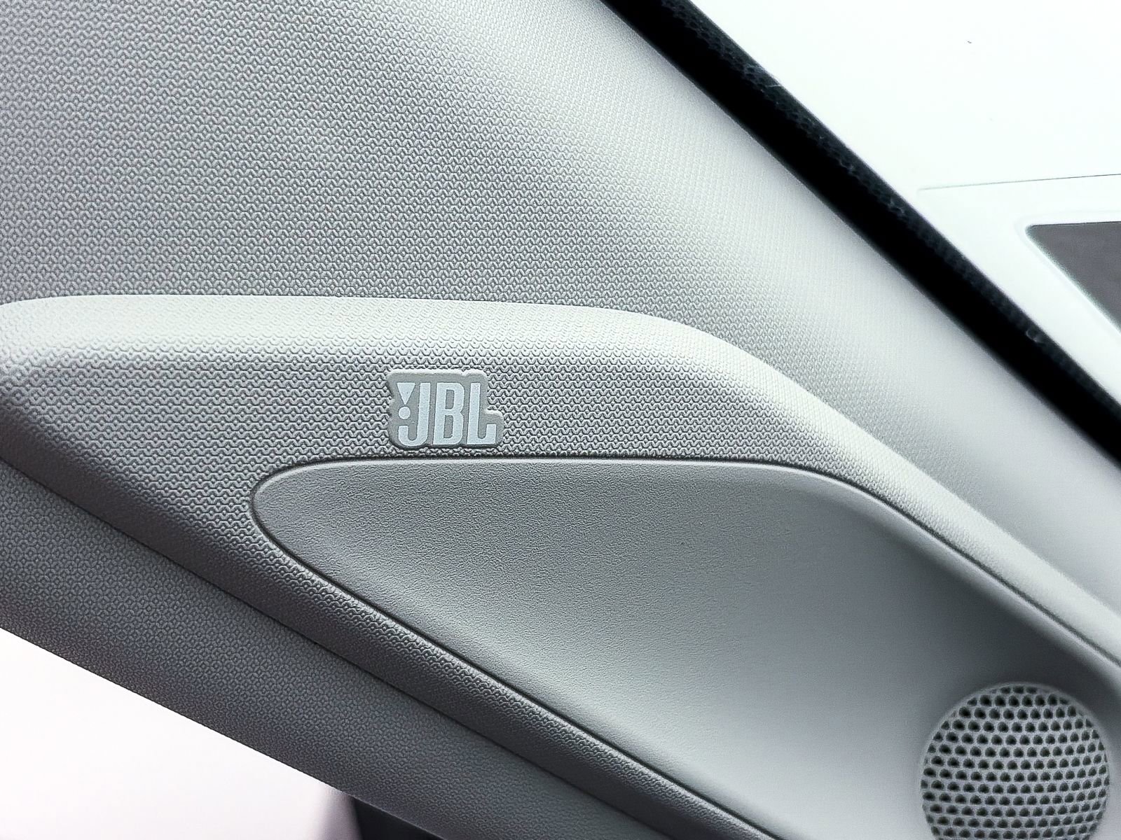 Used 2023 Toyota RAV4 XLE Premium image 4