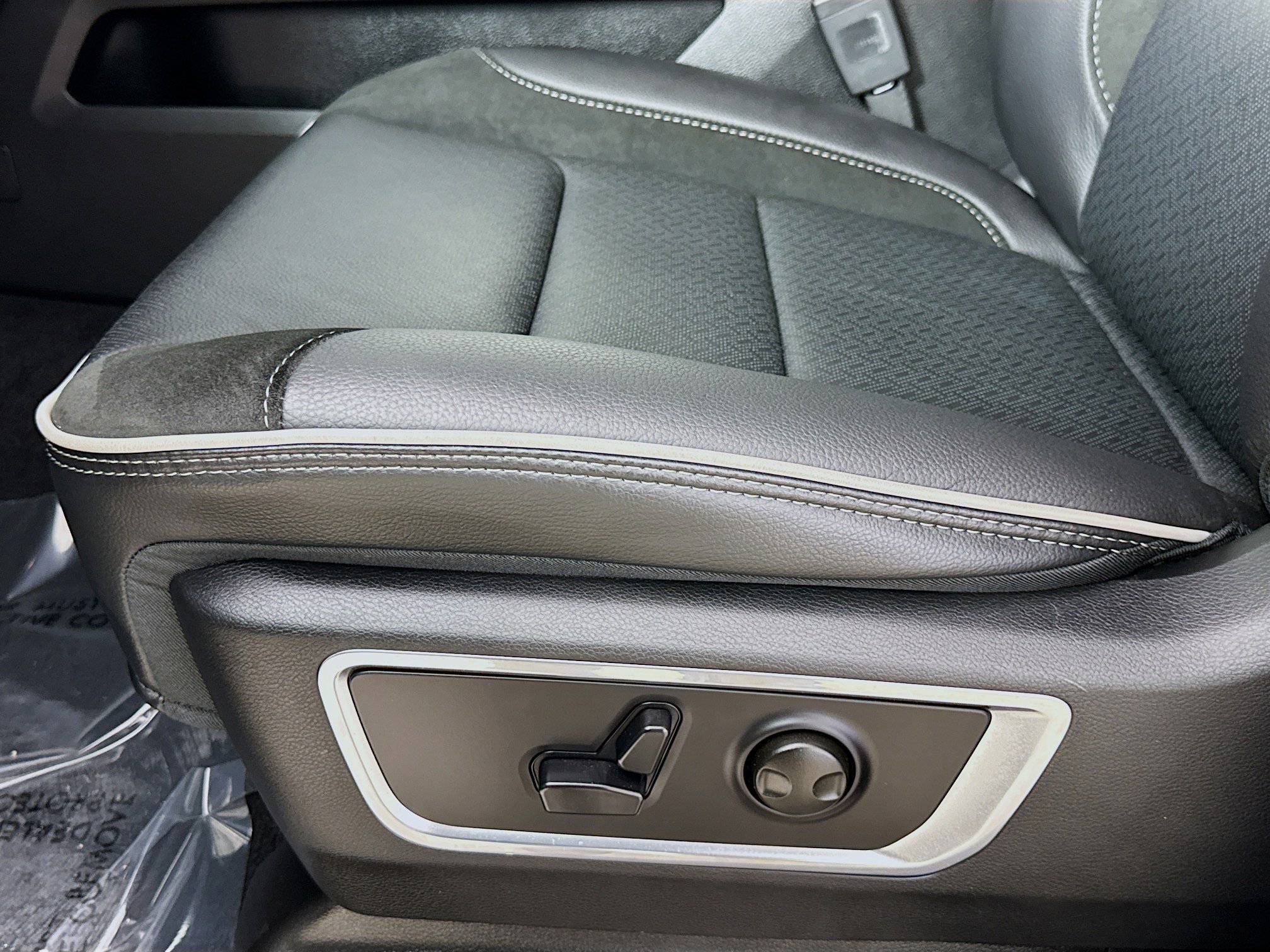 Used 2026 RAM 1500 Laramie w/ Night Edition image 20