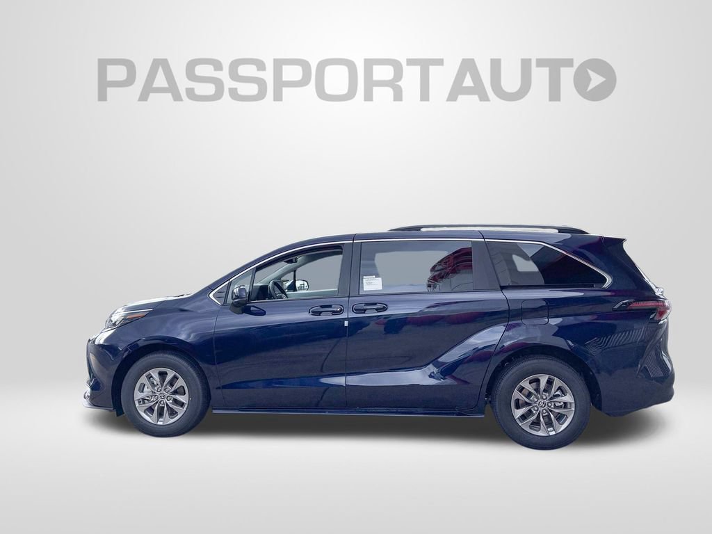 New 2026 Toyota Sienna LE FWD image 2