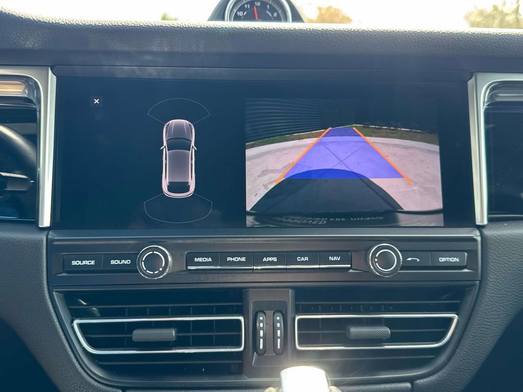 Certified 2021 Porsche Macan image 26