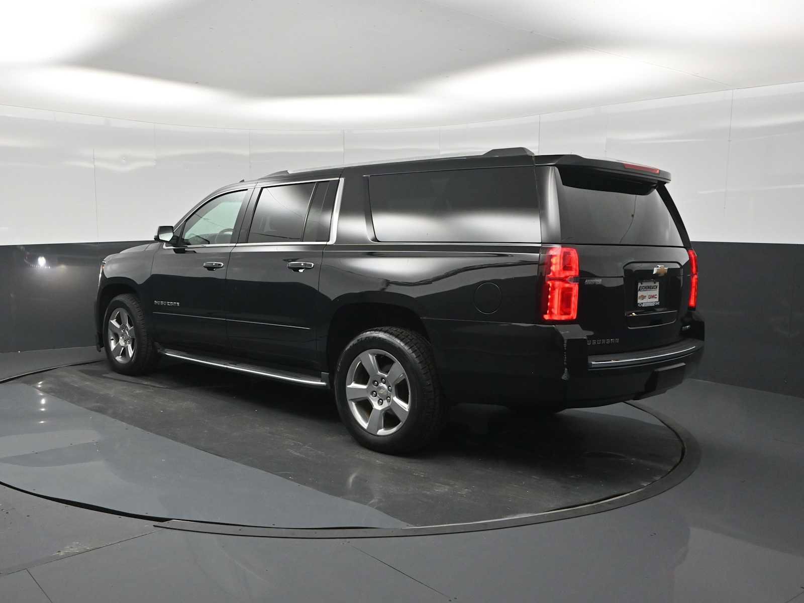 Used 2019 Chevrolet Suburban Premier AWD/4WD image 6