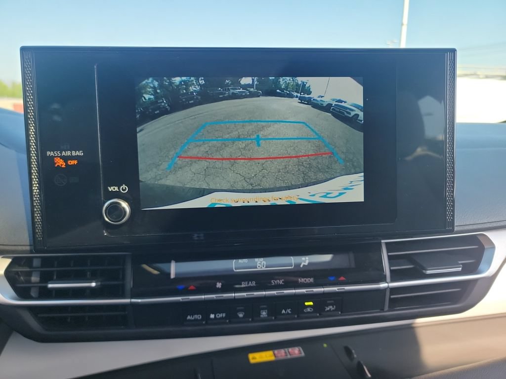Used 2025 Toyota Sienna LE w/ LE Plus Package FWD image 20