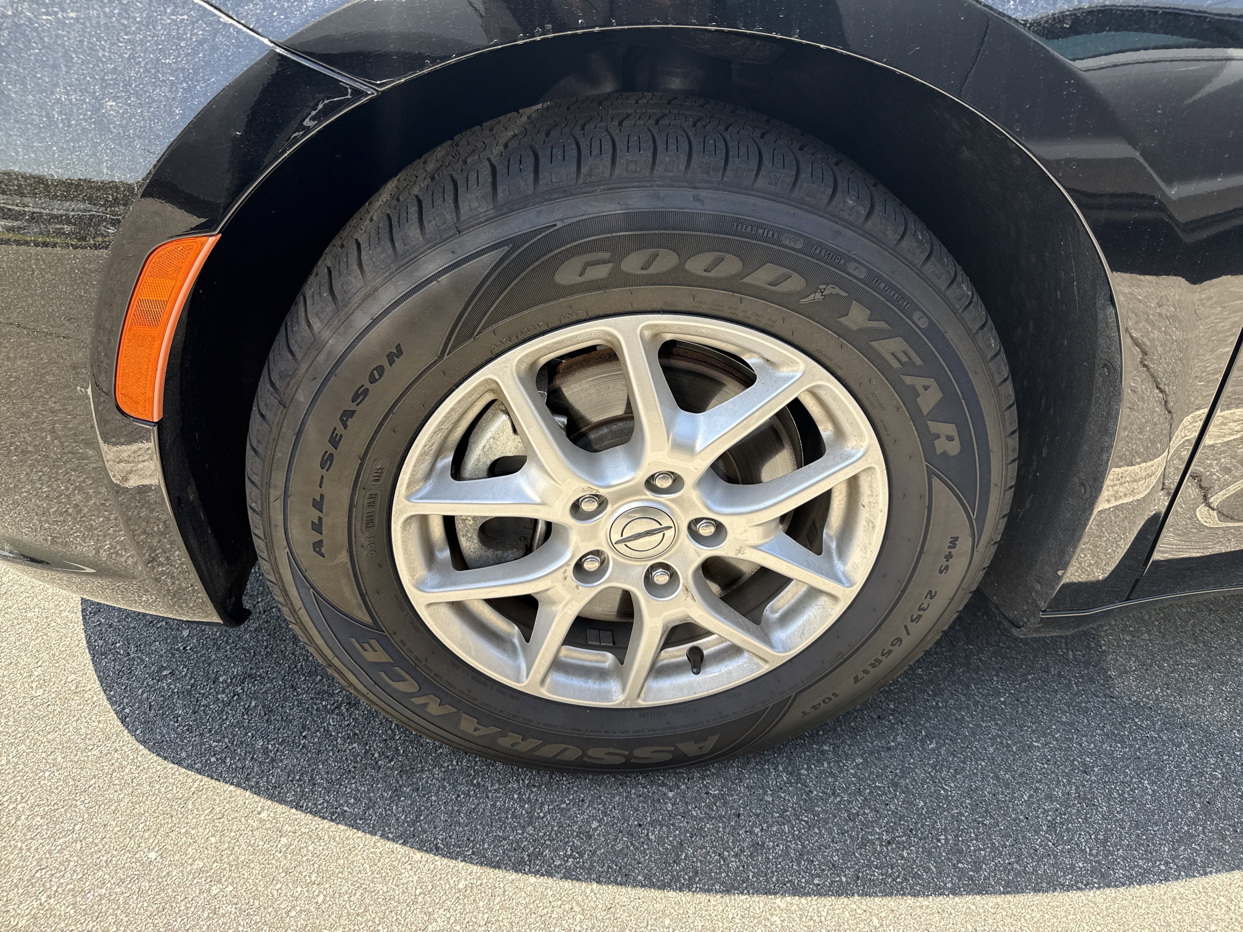 Used 2024 Chrysler Pacifica Touring-L FWD image 9