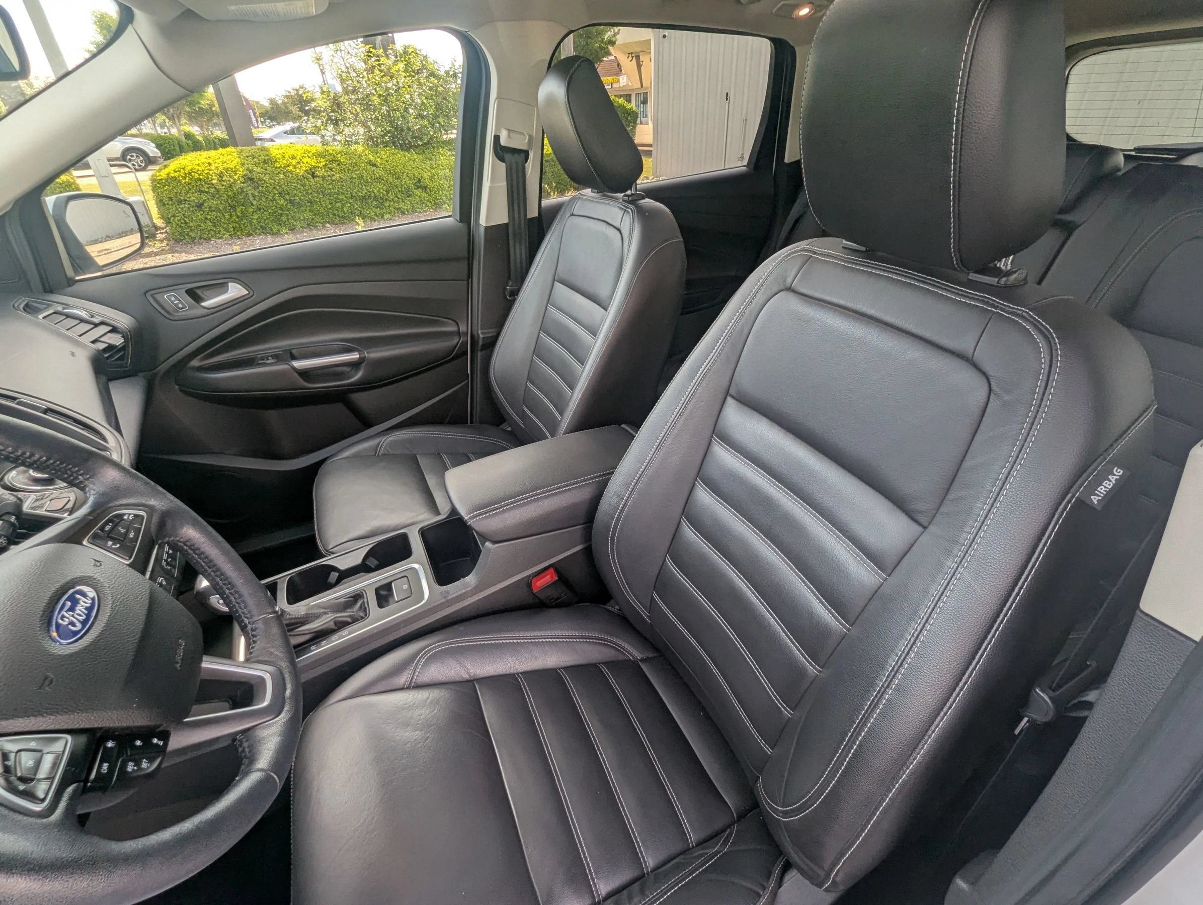 Used 2018 Ford Escape Titanium w/ Ford Safe & Smart Package AWD/4WD image 9