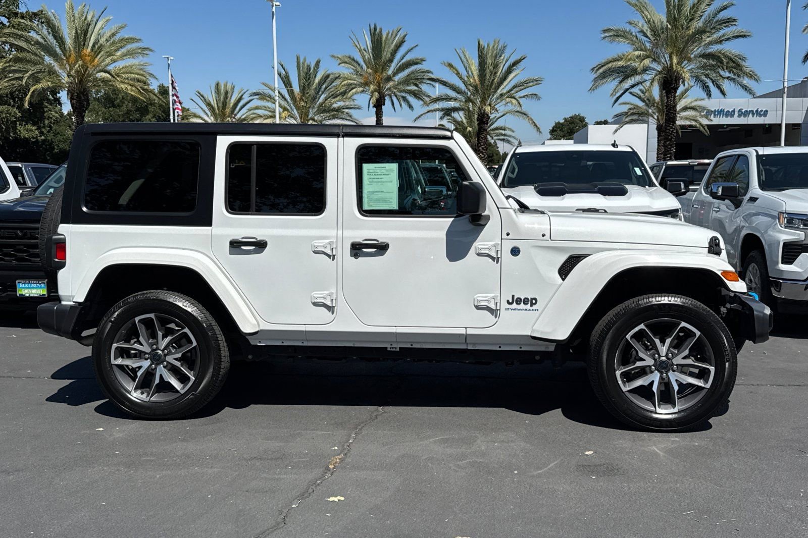 Used 2024 Jeep Wrangler Unlimited AWD/4WD image 2