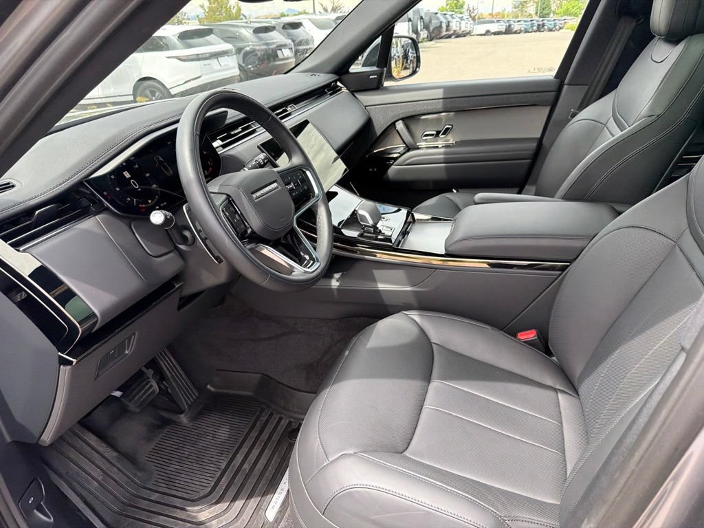 Used 2025 Land Rover Range Rover Sport SE AWD/4WD image 10
