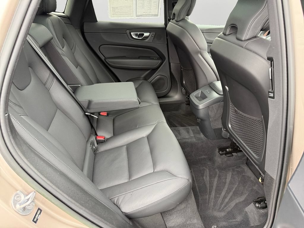 Certified 2023 Volvo XC60 B5 Plus w/ Climate Package AWD/4WD image 11