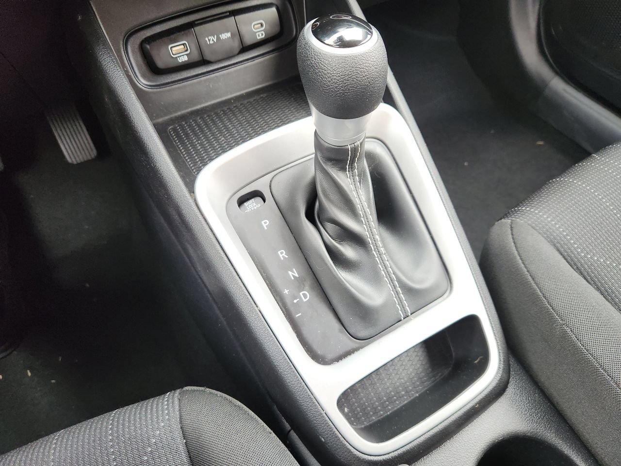 Used 2025 Hyundai Venue SE FWD image 18