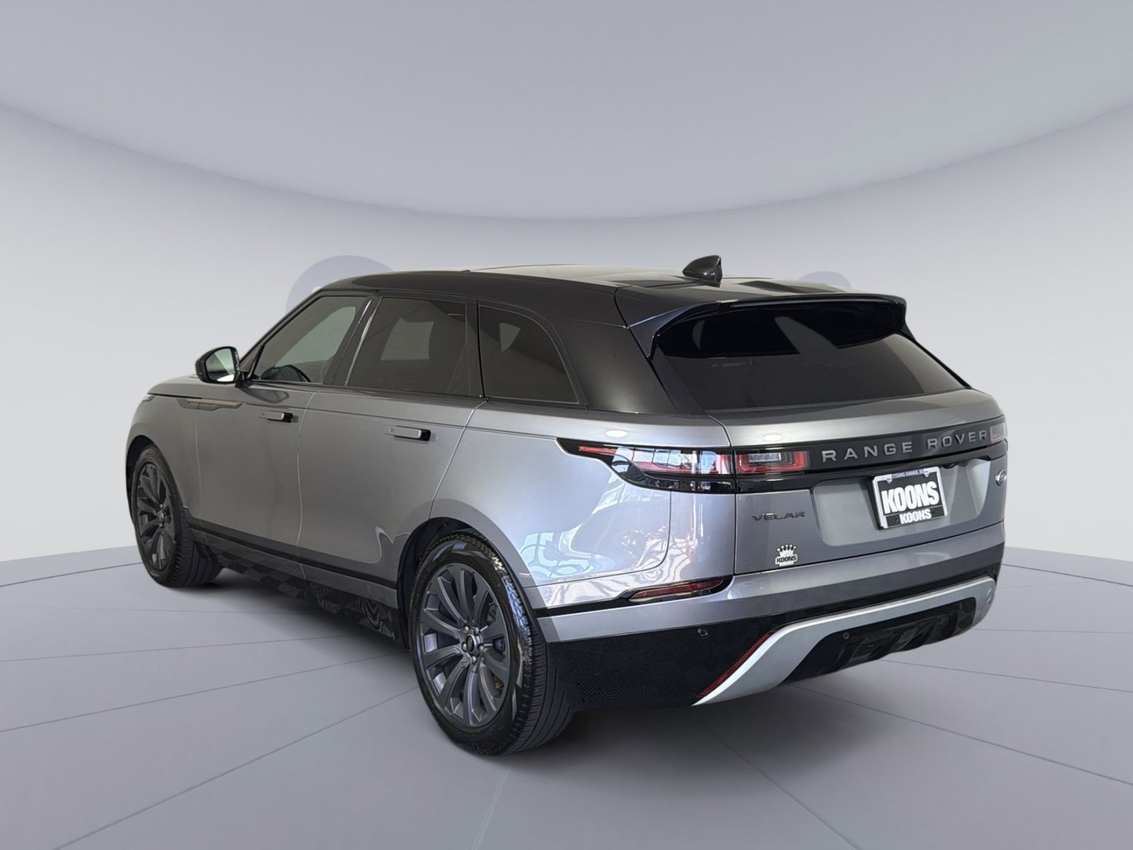 Used 2023 Land Rover Range Rover Velar R-Dynamic S image 4