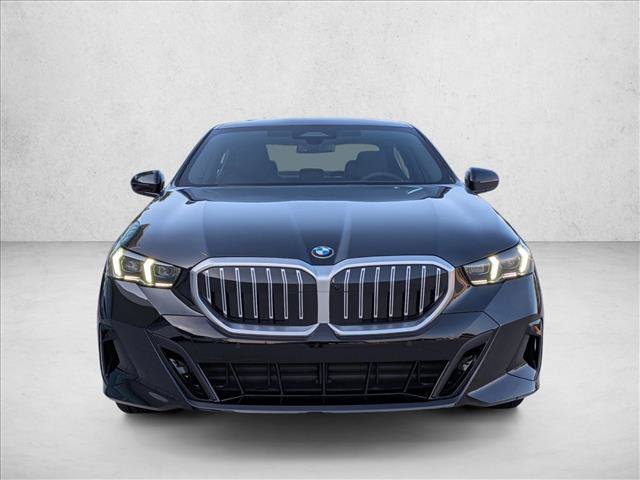 Used 2027 BMW 530i w/ M Sport Package RWD image 5