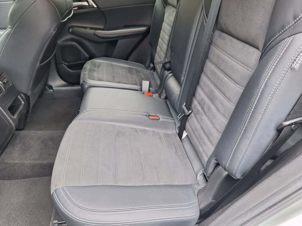 Used 2024 Mitsubishi Outlander SE Black Edition FWD image 24