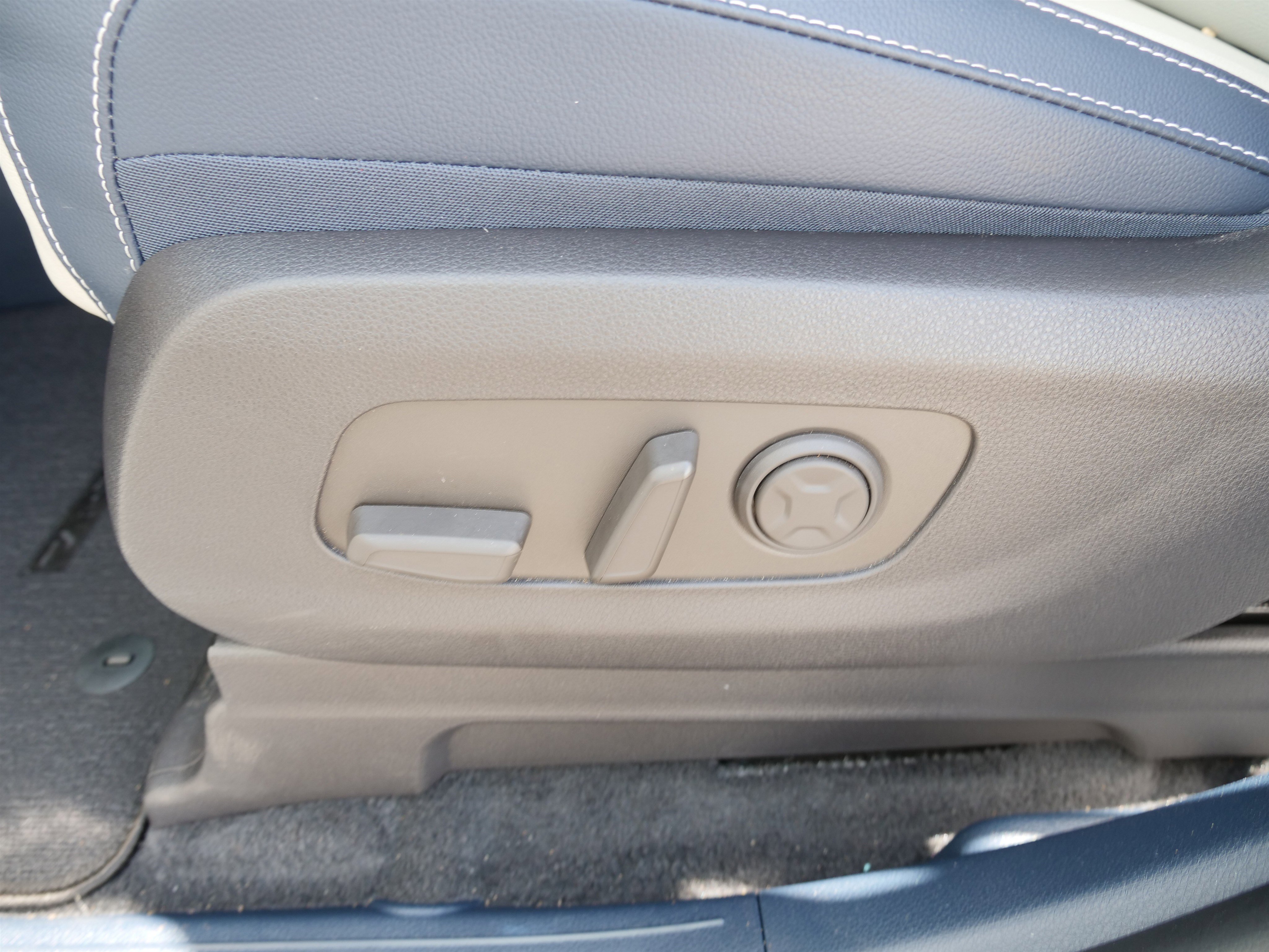 Certified 2025 Kia Carnival SX Prestige image 17