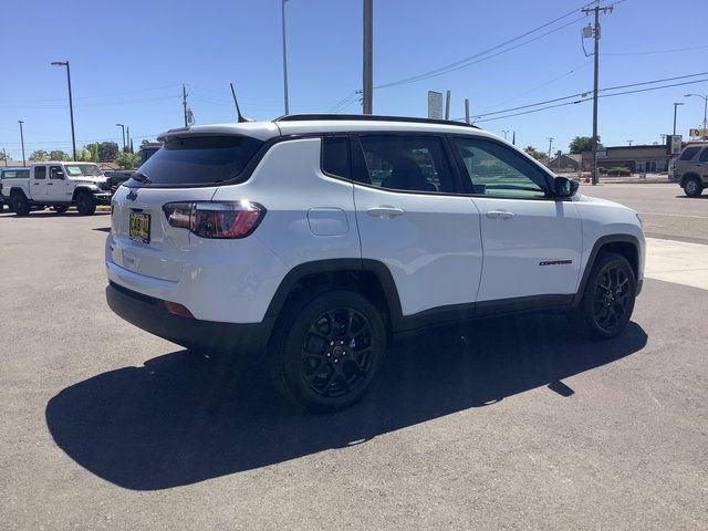 New 2025 Jeep Compass Latitude w/ Sun & Sound Group AWD/4WD image 31